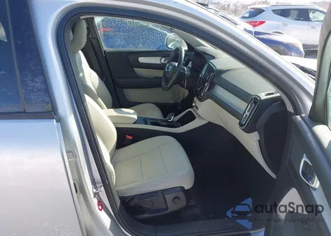 2019 Volvo Xc40 T5 Momentum/T5 R-Design from USA, damaged, VIN YV4162XZ5K2011986